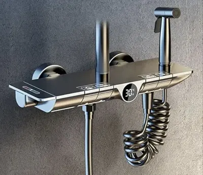 Dijital göstergeli termostatik banyo bataryası