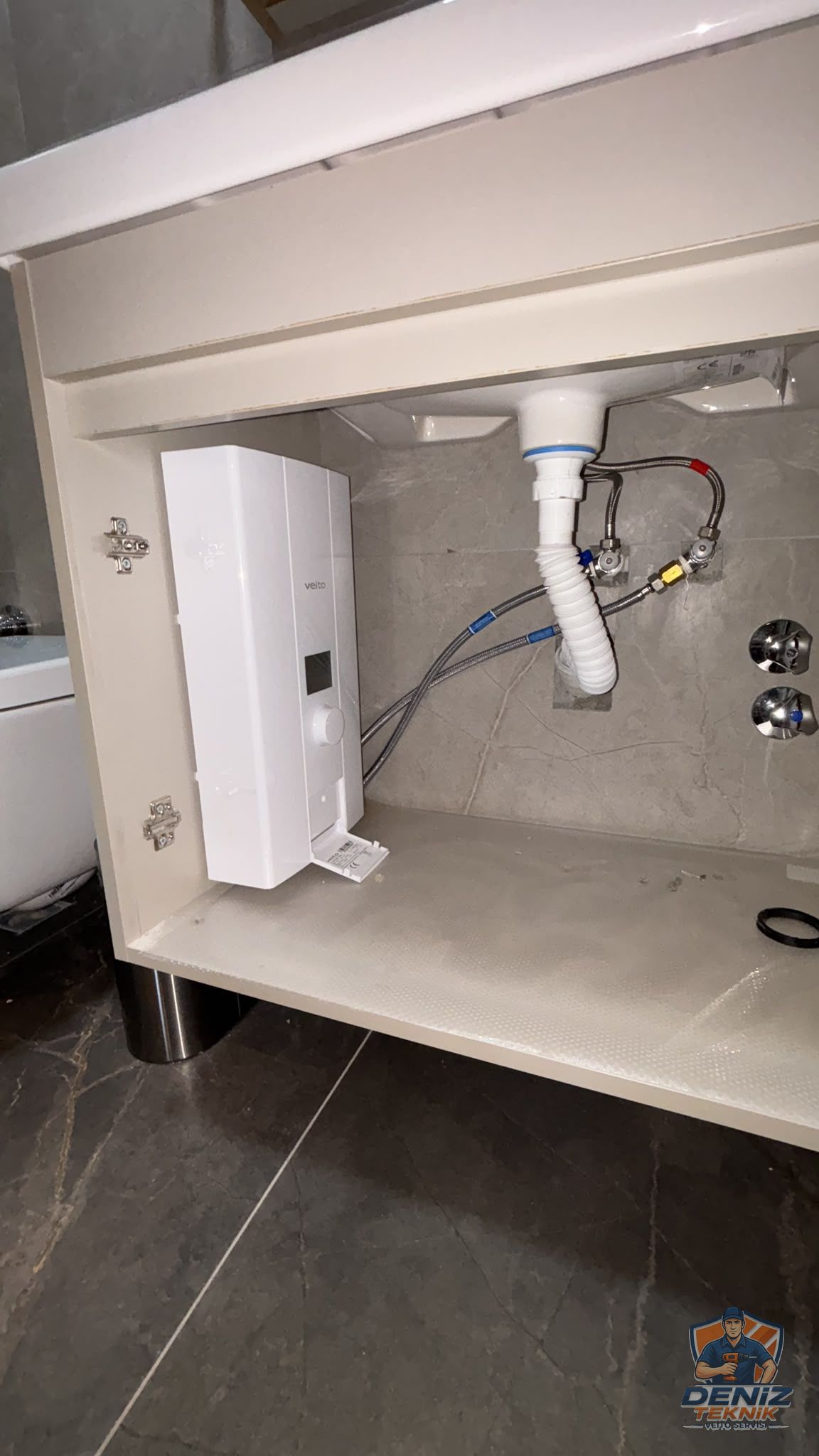 Veito Blue-S ani su ısıtıcı lavabo altı dolap içine montaj, su ve elektrik bağlantı detayı